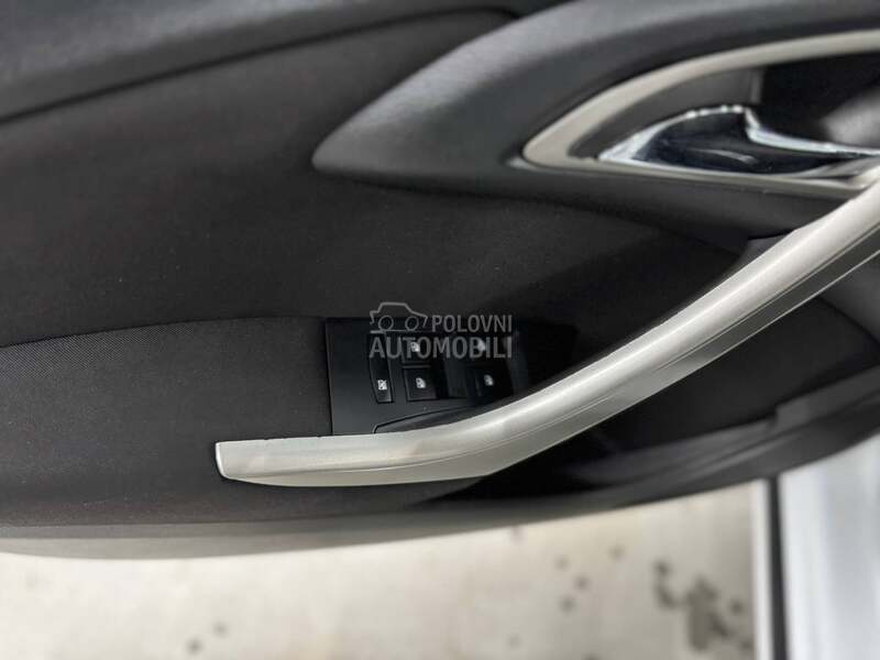 Opel Astra J 1.4 TURBO CH