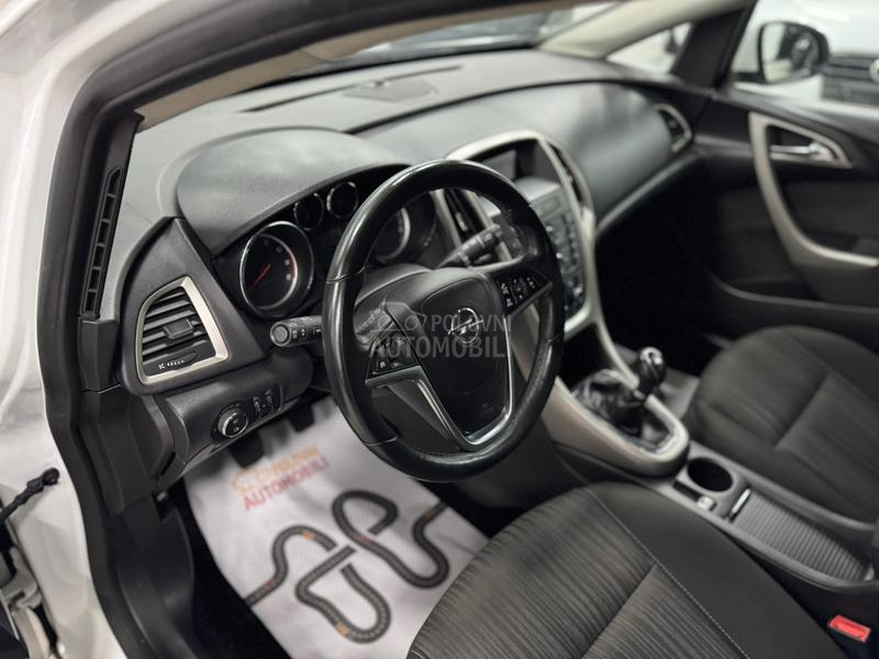 Opel Astra J 1.4 TURBO CH