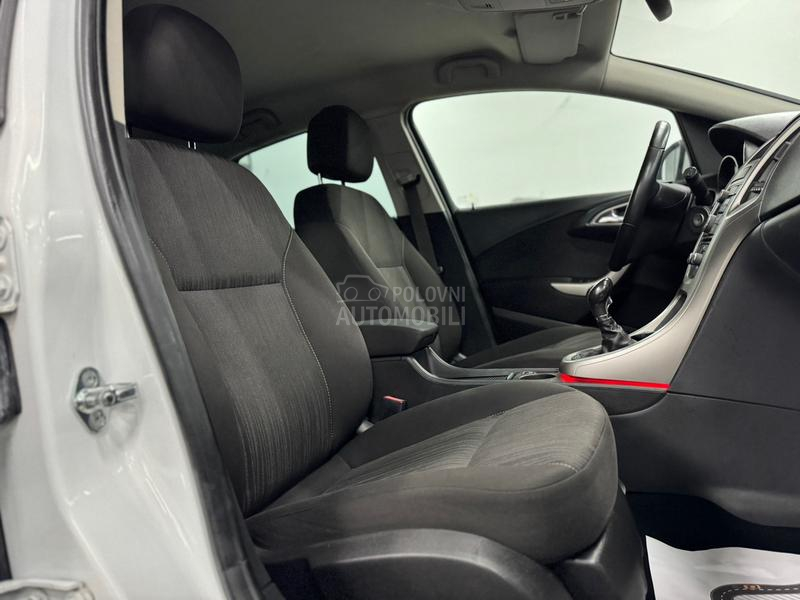 Opel Astra J 1.4 TURBO CH