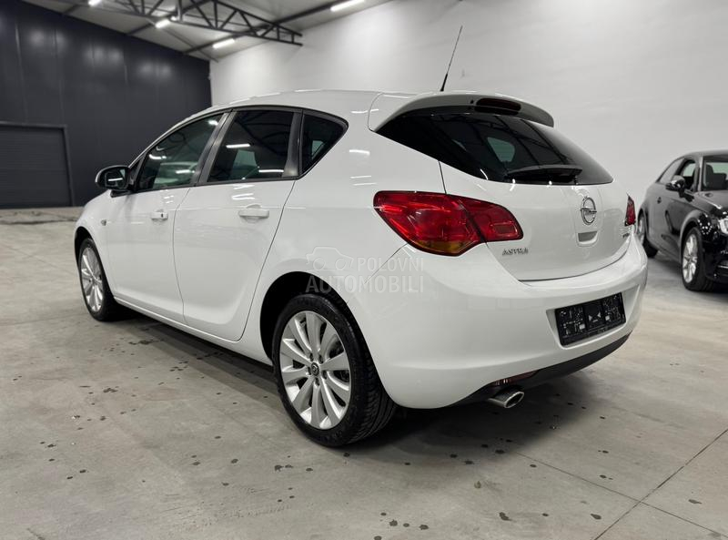 Opel Astra J 1.4 TURBO CH