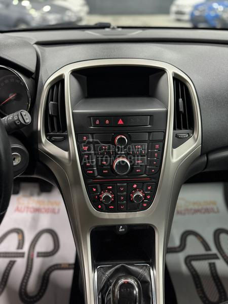 Opel Astra J 1.4 TURBO CH