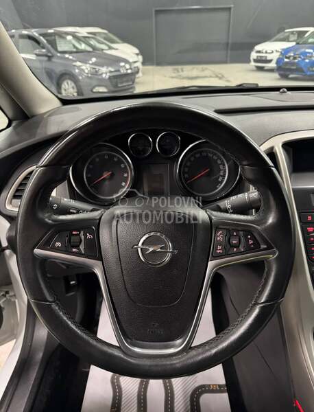 Opel Astra J 1.4 TURBO CH