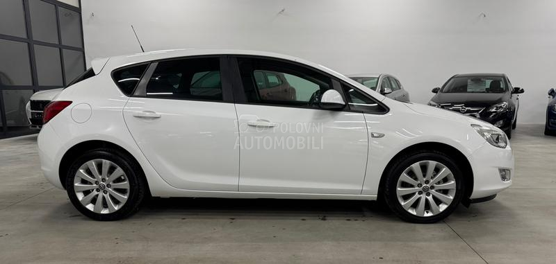 Opel Astra J 1.4 TURBO CH