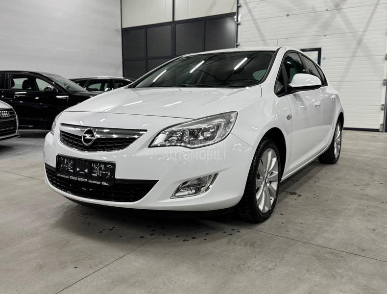 Opel Astra J 1.4 TURBO CH