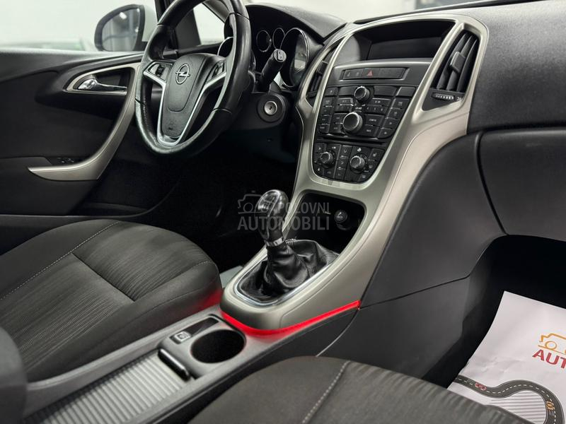 Opel Astra J 1.4 TURBO CH