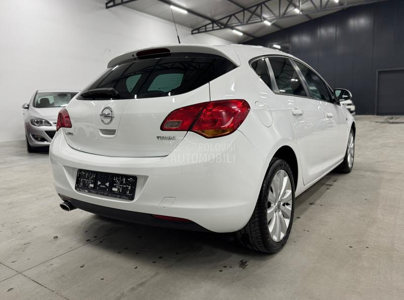 Opel Astra J 1.4 TURBO CH