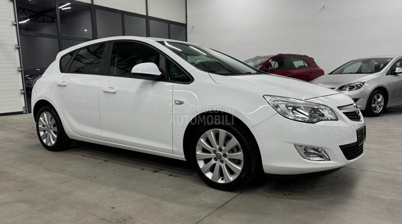 Opel Astra J 1.4 TURBO CH