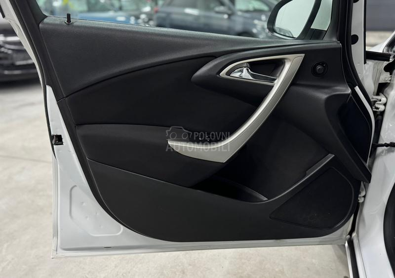 Opel Astra J 1.4 TURBO CH