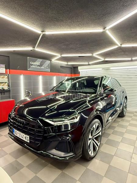 Audi Q8 S LINE