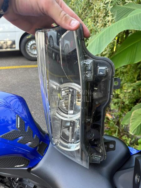 Desni adaptivni LED far