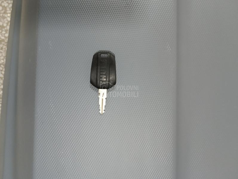 Thule Touring 100 krovni kofer
