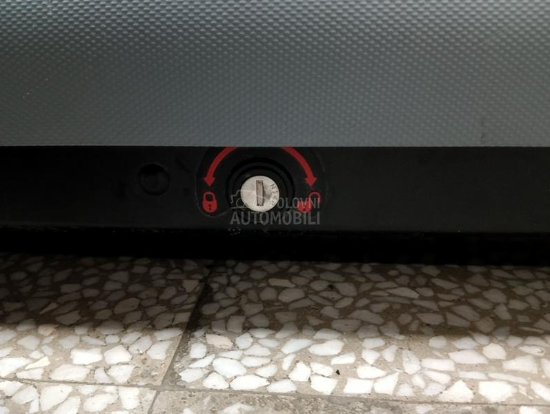 Thule Touring 100 krovni kofer