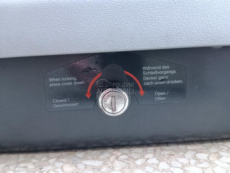 Thule Polar 700 krovni kofer