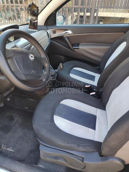 Lancia Ypsilon 