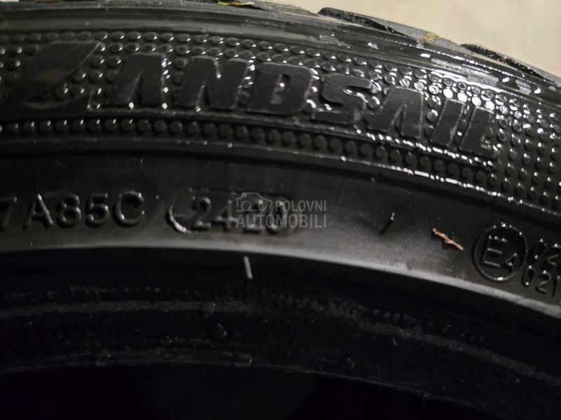 Dunlop 235/45 R18 Zimska