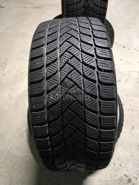 Dunlop 235/45 R18 Zimska