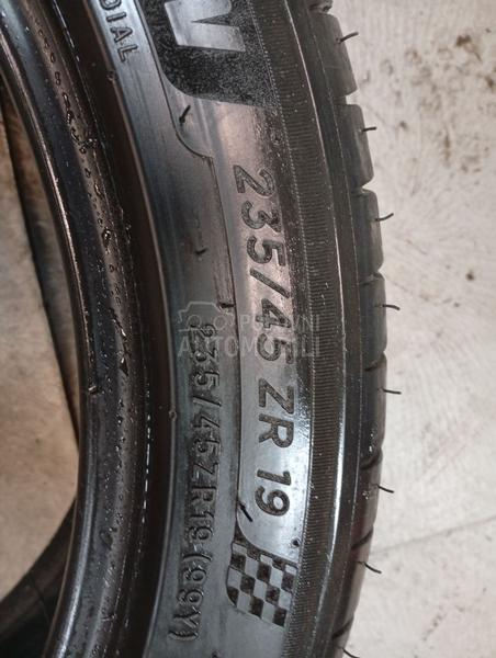 Michelin 235/45 R19 Letnja
