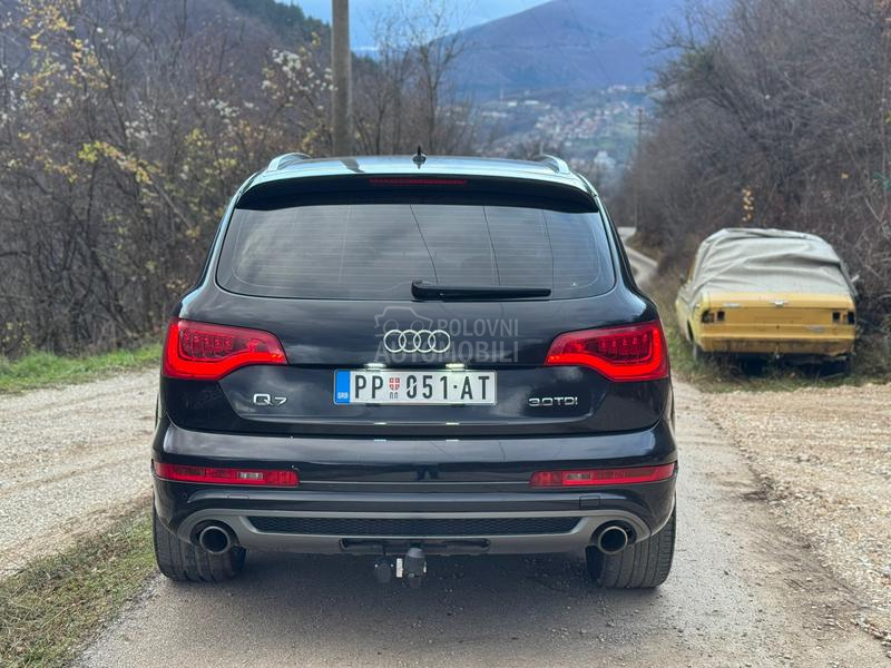Audi Q7 