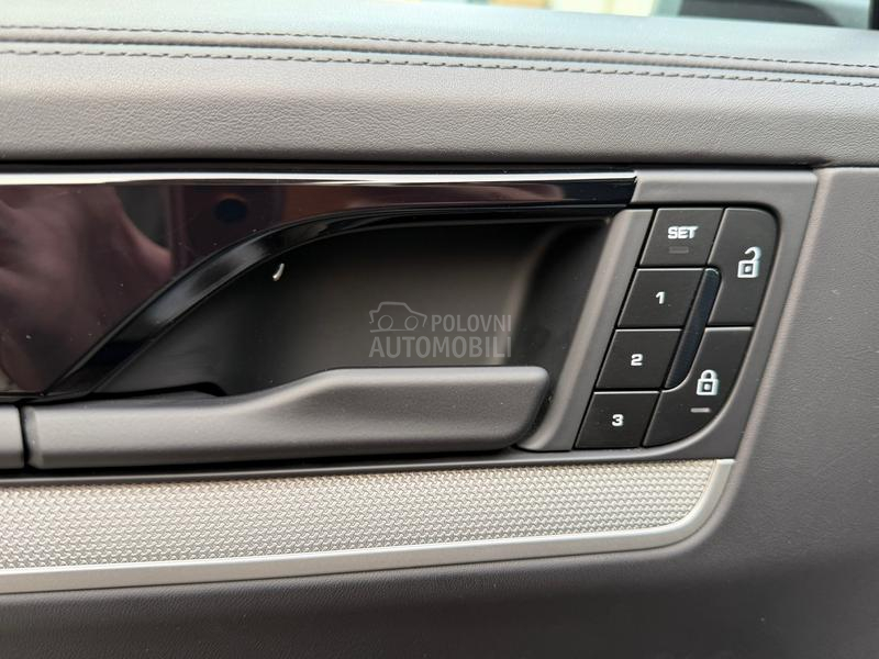 Porsche Cayenne hybrid/matrix/pan