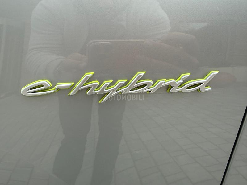 Porsche Cayenne hybrid/matrix/pan