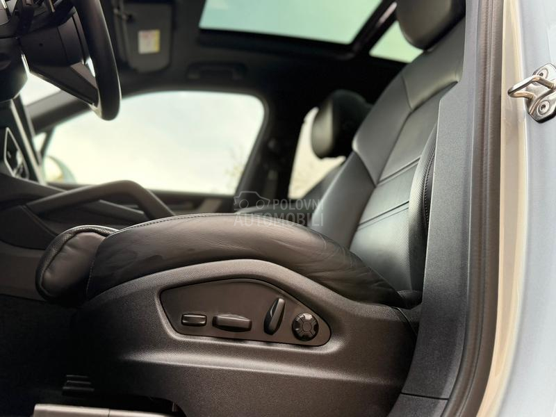 Porsche Cayenne hybrid/matrix/pan