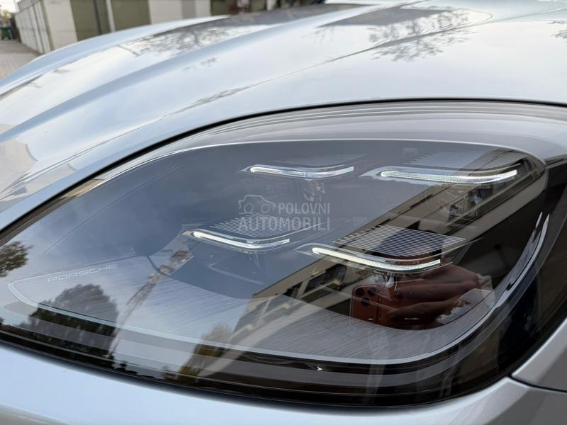 Porsche Cayenne hybrid/matrix/pan