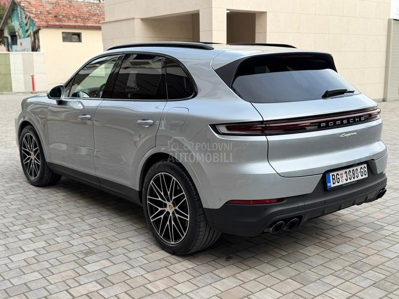 Porsche Cayenne hybrid/matrix/pan