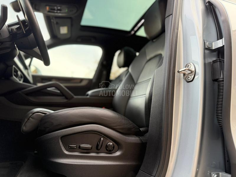 Porsche Cayenne hybrid/matrix/pan