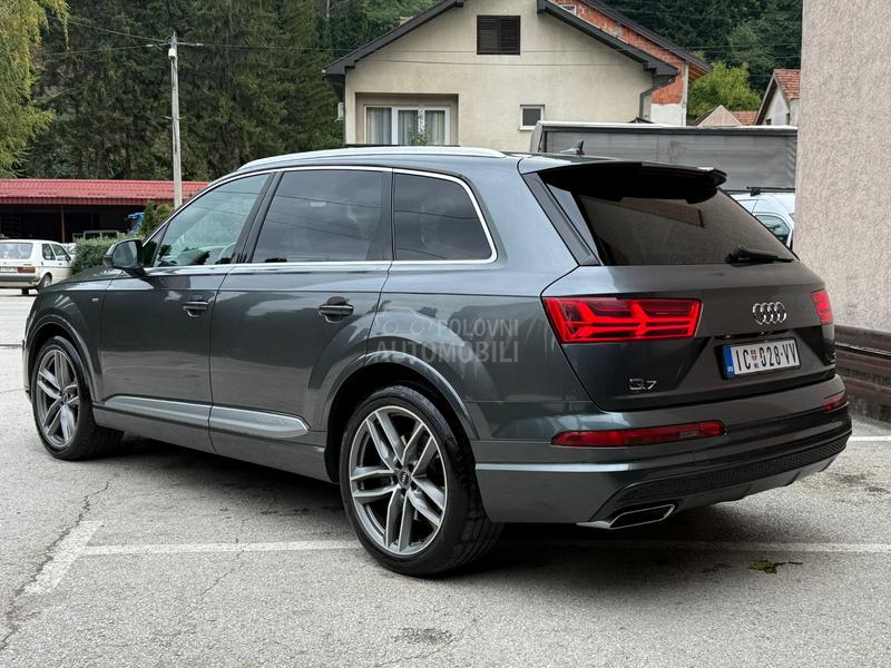 Audi Q7 S LINE