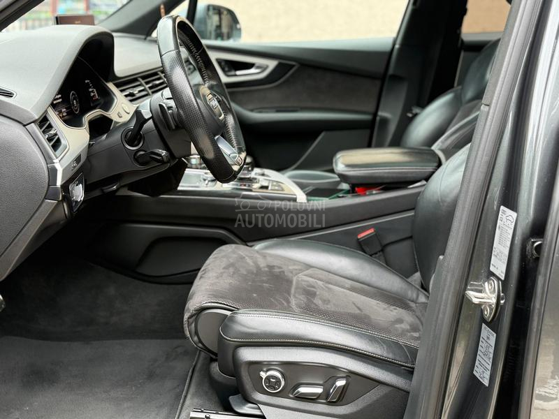 Audi Q7 S LINE