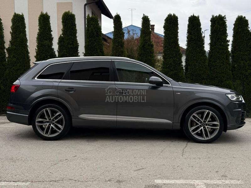 Audi Q7 S LINE