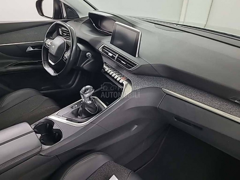 Peugeot 3008 1.2 ALLURE