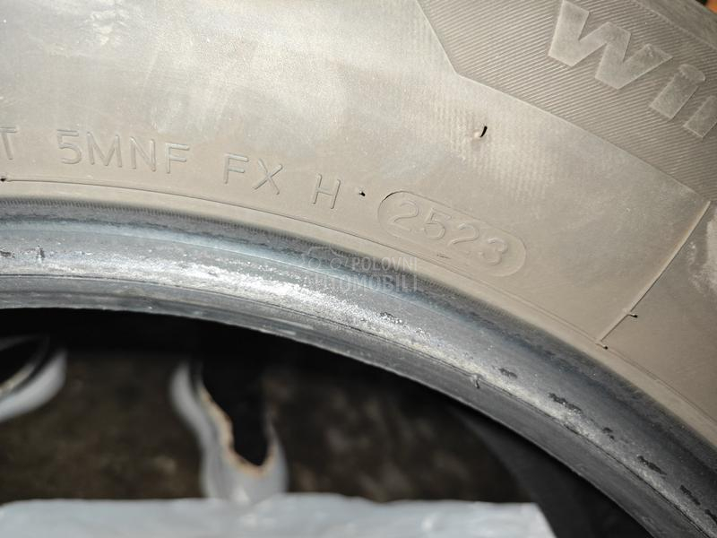 Hankook 225/60 R18 Zimska