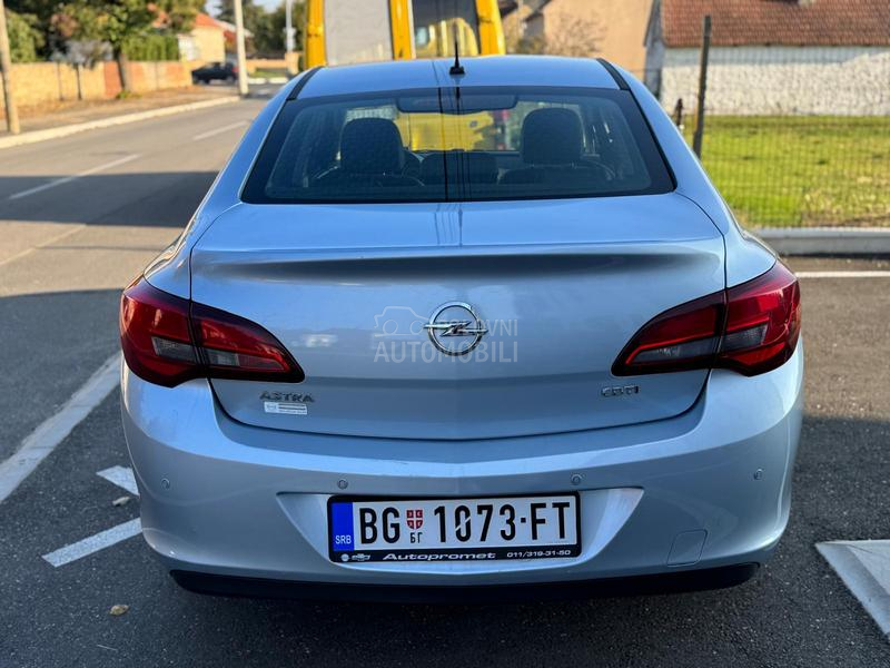 Opel Astra J 