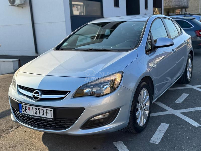 Opel Astra J 