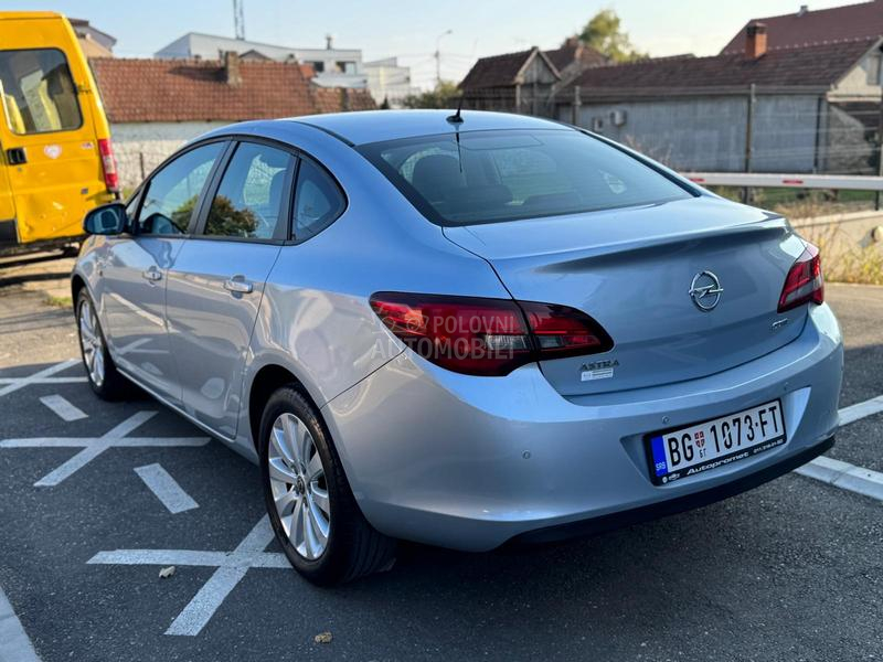 Opel Astra J 