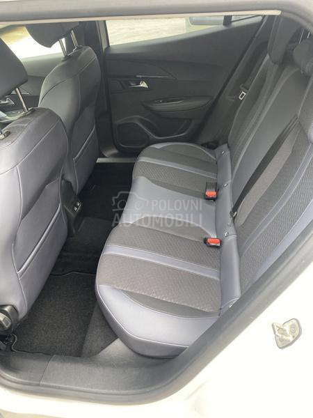 Peugeot 2008 1.2 ALLURE VIRT