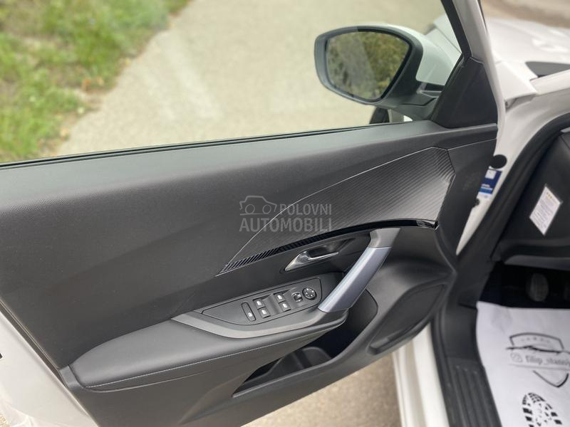 Peugeot 2008 1.2 ALLURE VIRT