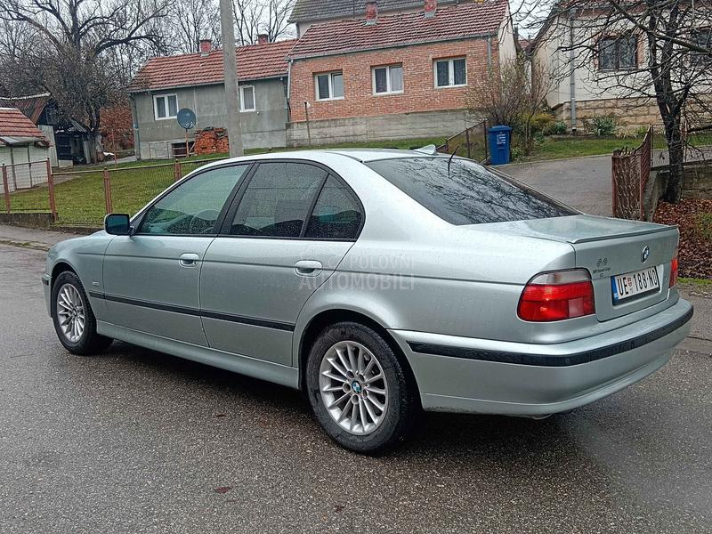 BMW 523 