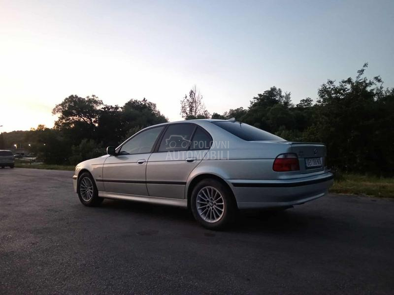 BMW 523 