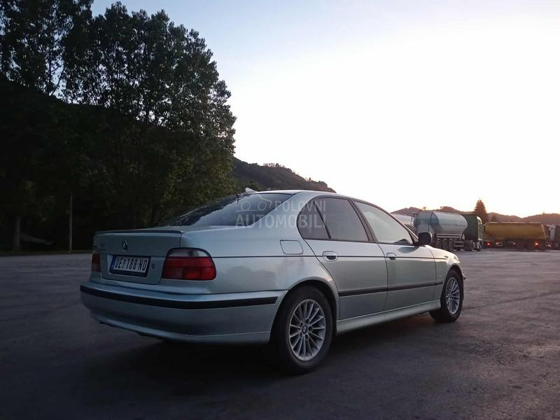 BMW 523 
