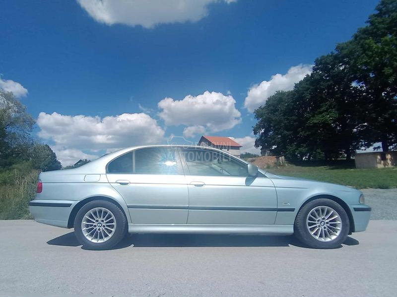 BMW 523 