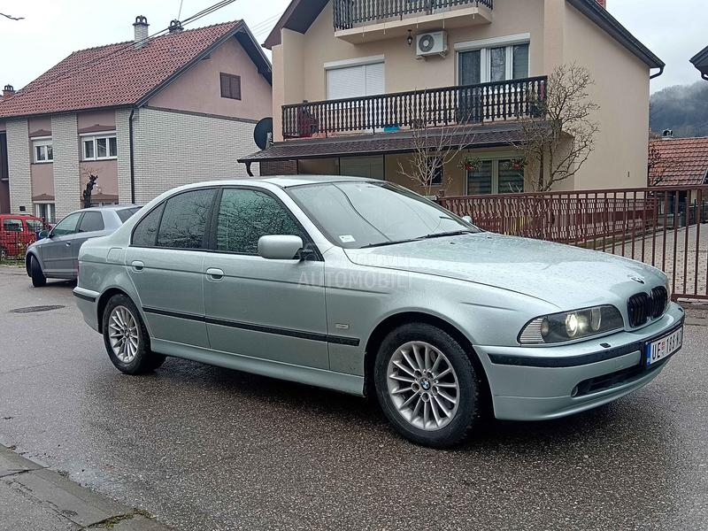 BMW 523 