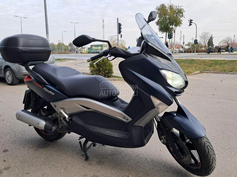 Yamaha XMAX 250