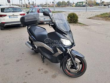 Yamaha XMAX 250