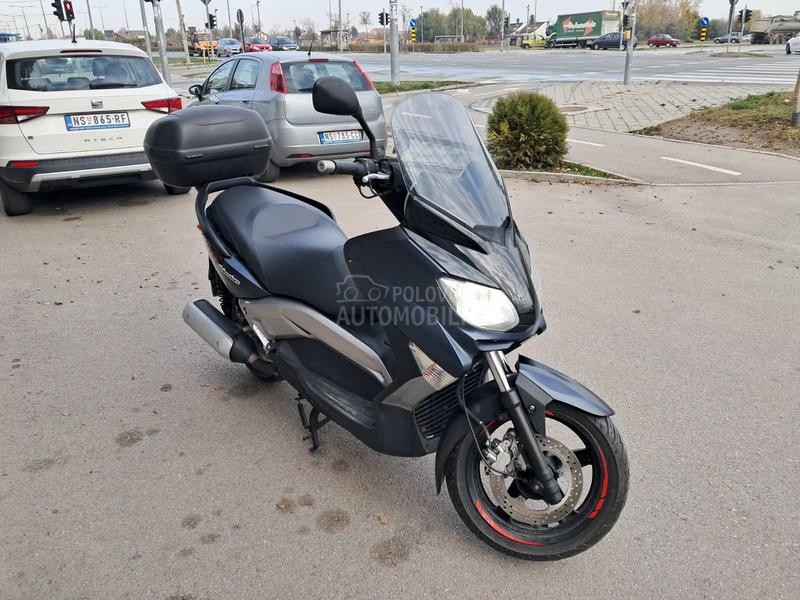 Yamaha XMAX 250