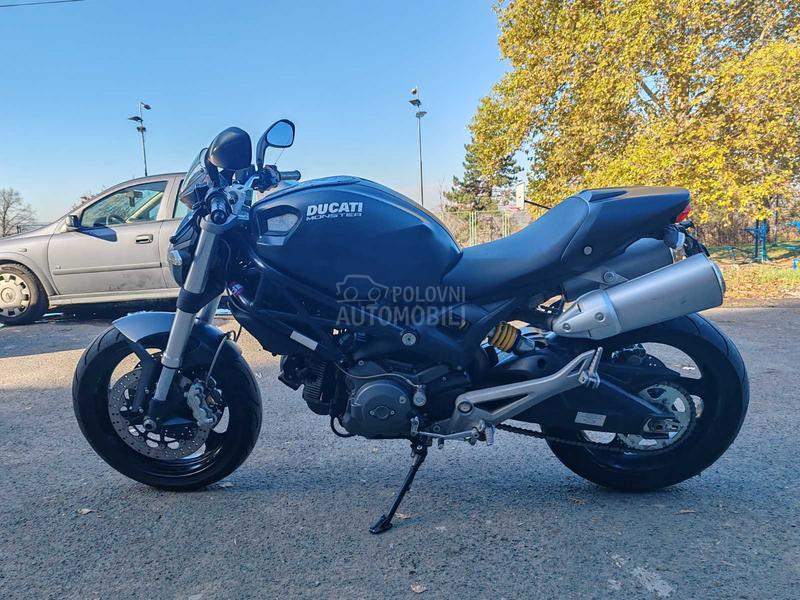 Ducati Monster 696