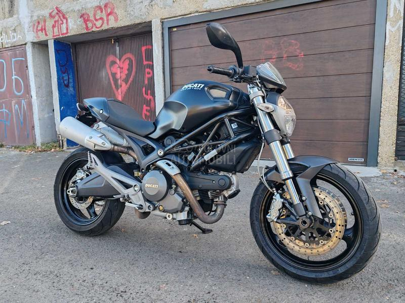 Ducati Monster 696