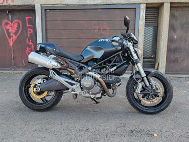Ducati Monster 696