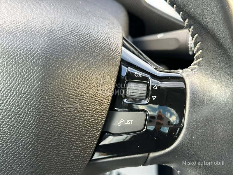 Peugeot 308 1.2 i Aut Kam Pano